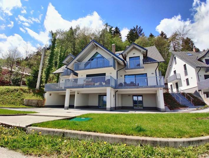 Villa für 6 Personen, mit Balkon und Terrasse sowie Sauna und Seeblick in Bled