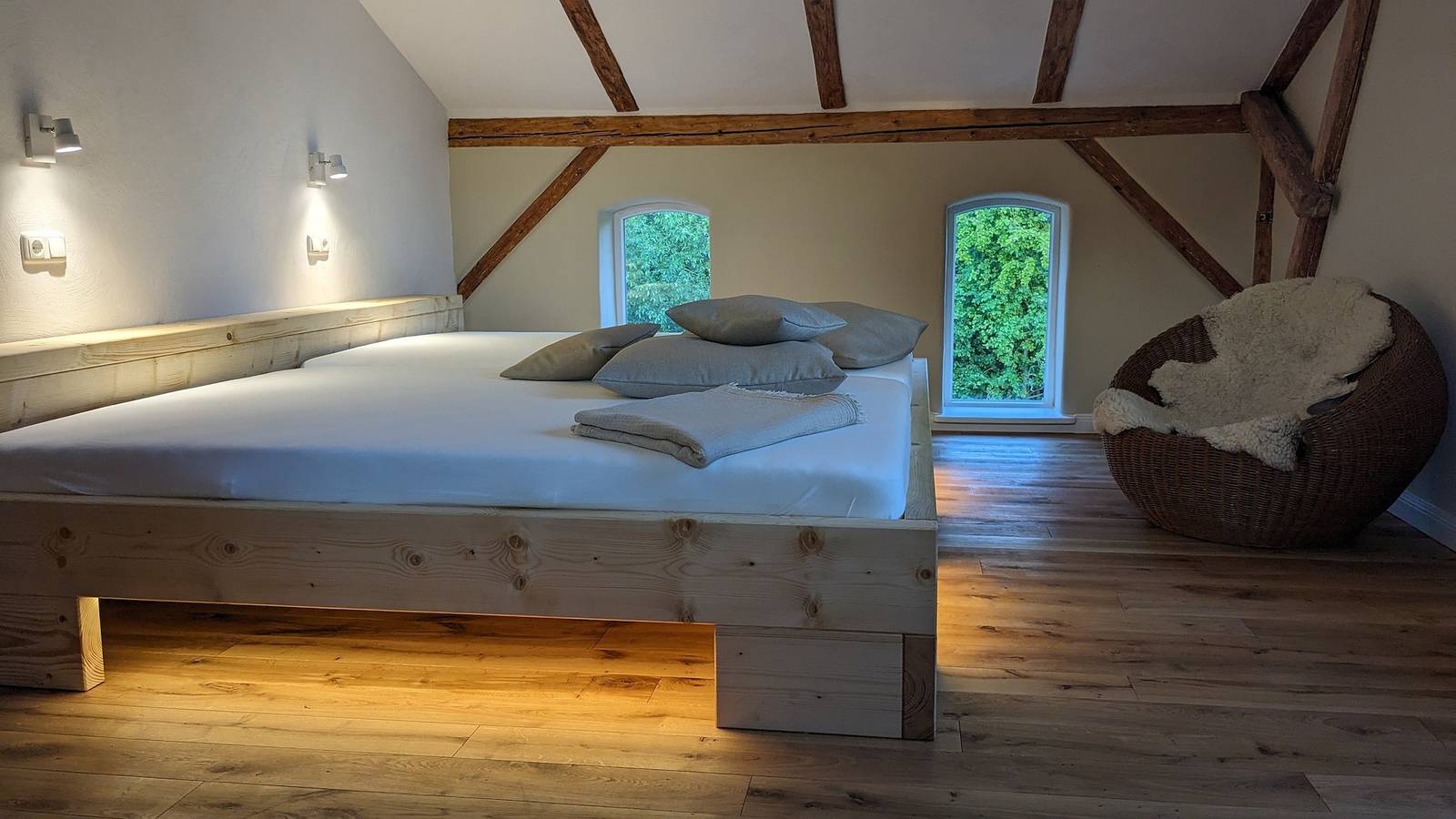 Ganze Ferienwohnung, Edler Altbau, 2,80m breites Doppelbett in Grube, Ostholstein