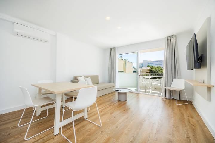Apartamento entero, Apartamento 'Apartament Massanet 1c' con balcón, Wi-Fi y aire acondicionado in Canyamel, Capdepera