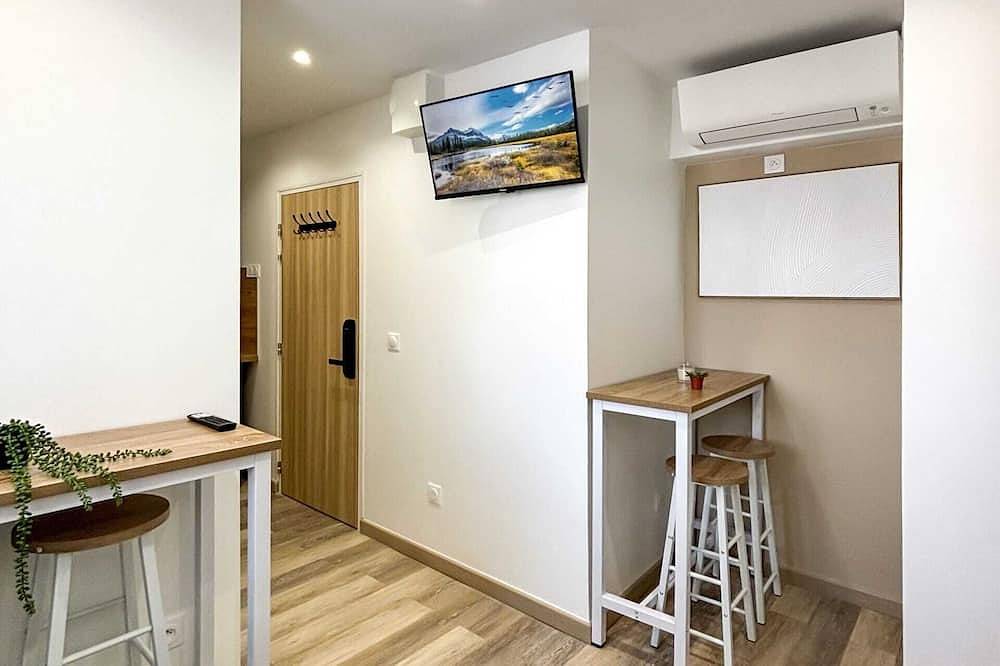 Entire apartment, Hoche A 23 - One Bedroom Apartment, Sleeps 4 in Le Pré-Saint-Gervais, Seine-Saint-Denis