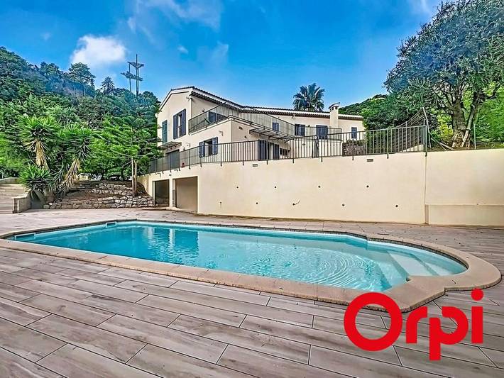 Villa pour 8 personnes, avec Terrasse et Piscine