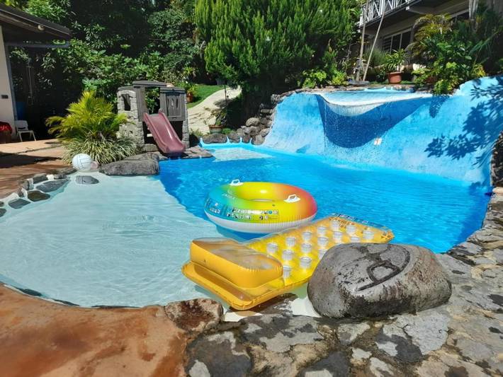Villa pour 6 personnes, avec piscine et jardin ainsi que bassin pour enfant et vue dans Tahiti