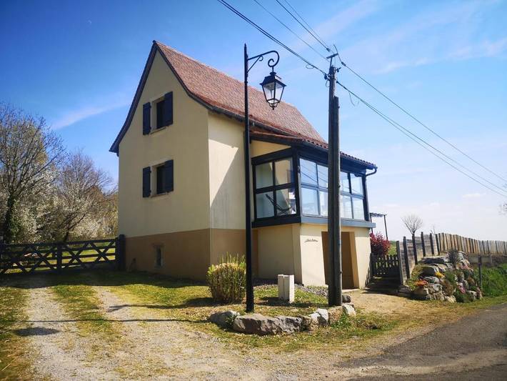Location de vacances pour 4 personnes, avec terrasse ainsi que vue et jardin, animaux acceptés à Beaulieu-sur-Dordogne