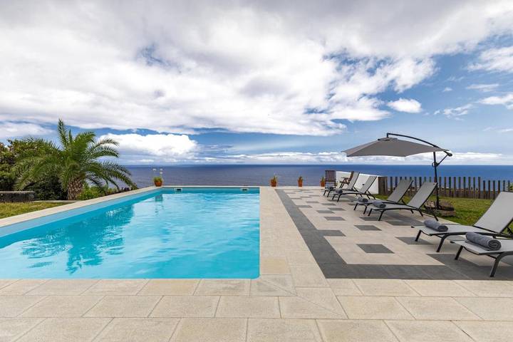 Casa rural para 12 personas, con Balcón y Terraza además de Jardín y Piscina en Villa Franca Do Campo