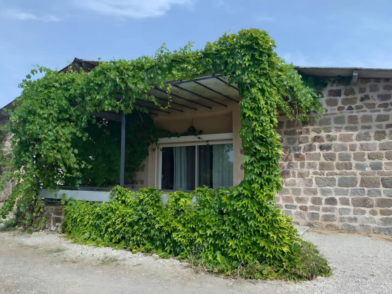 Maison de vacances « Gîte Les Tourettes » avec piscine partagée, terrasse privée et Wi-Fi in Nauviale, Aveyron