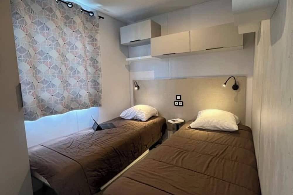 Mobile Home 5* Campsite Direct access beach in Vendays-Montalivet, Lesparre-Médoc region