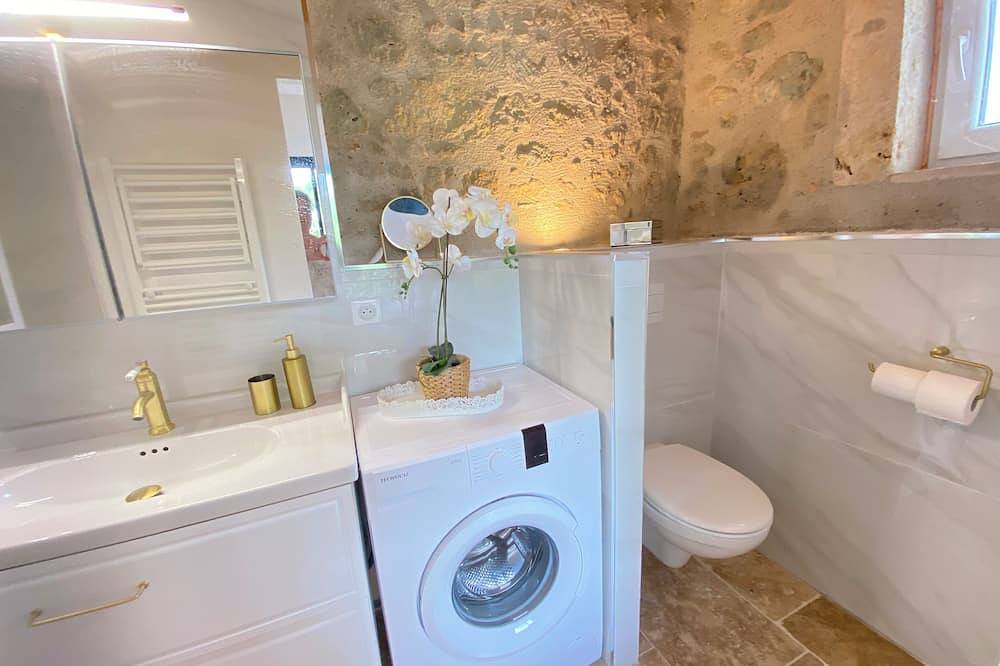 Lodge Avec Mini-Cuisine 1 Chambre Salle D'Eau Salon Terrasse Jardin Prive Clos in Lasserre (Lot-et-Garonne), Région de Nérac