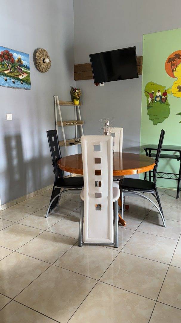 Location de vacances pour 6 personnes, avec piscine ainsi que terrasse et jardin, animaux acceptés à Anse-Bertrand - 2