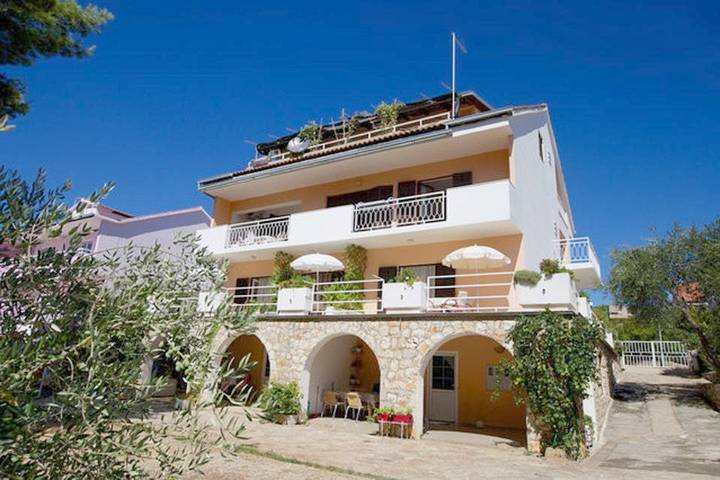 Apartament wakacyjny dla 2 osób, z widok i ogród w Stari Grad