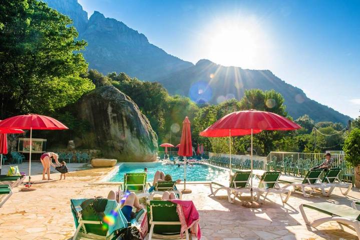 Camping para 2 personas, con piscina además de vistas y jardín en Córcega