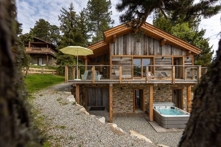 Location de vacances pour 10 personnes, avec jardin et sauna ainsi que terrasse et jacuzzi à Bolquère - 2