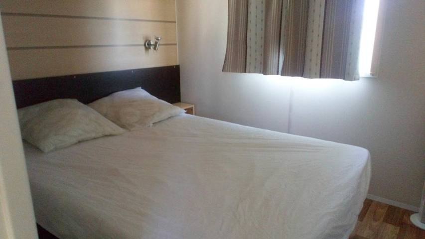 Gîte pour 7 personnes, avec jardin et vue sur le lac, adapté aux familles dans Saramon - 4