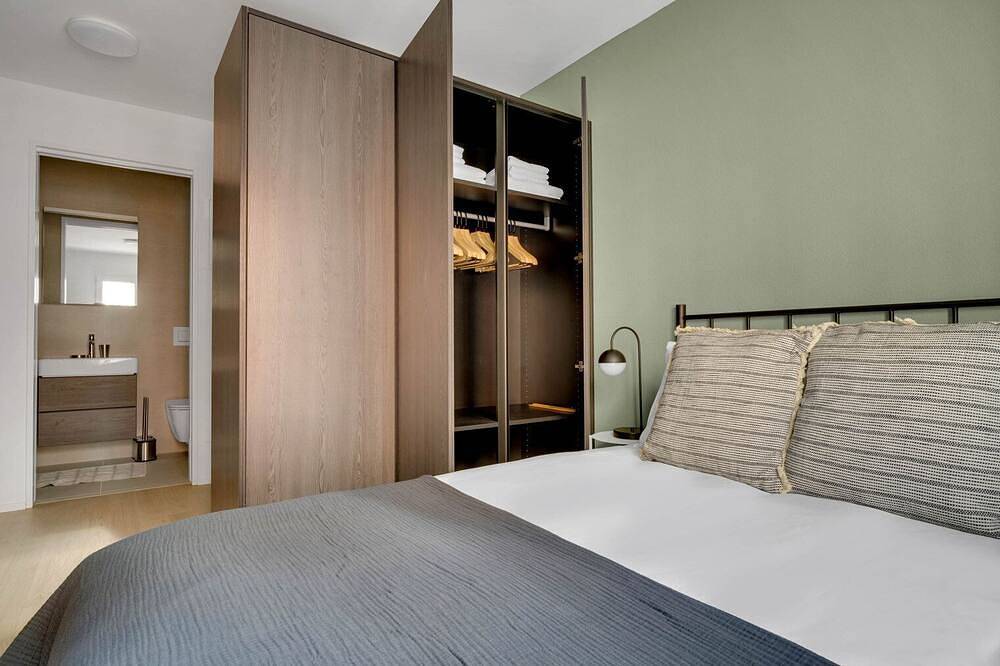 Ganze Wohnung, Modern Wiedikon 1 Room w/ Storage & W/D, 1 min to Market, by Blueground in Zürich, Bezirk Zürich
