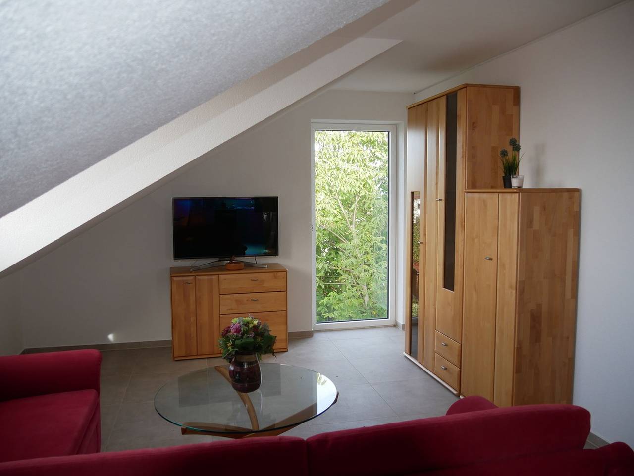 Entire holiday apartment, Ferienwohnung Haus Maria - Ferienwohnung, 81qm, 2 Schlafzimmer, max. 6 Personen in Wäschenbeuren, Landkreis Göppingen