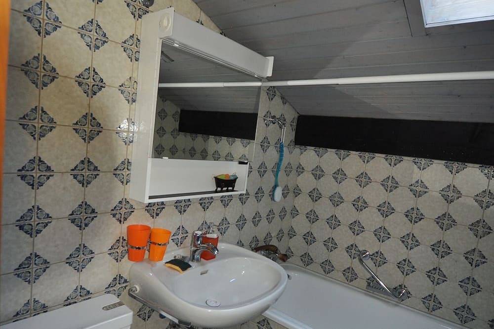 Appartement entier, L'appartement se situe aux Arsets à environ 1 km de départ du téléski des Fracherets reliant le doma in Gryon, Alpes Vaudoises