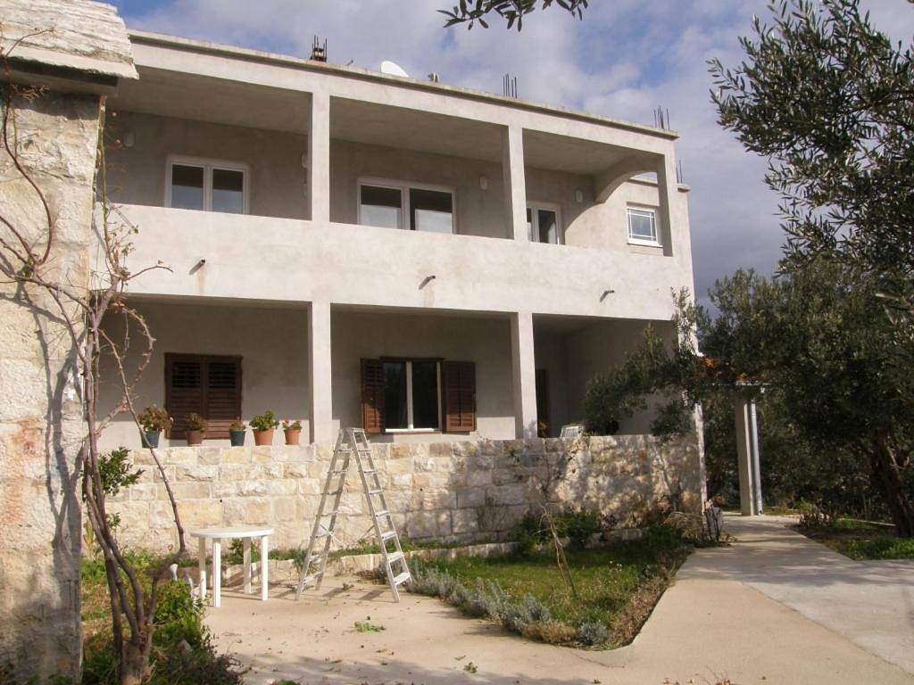Ganze Wohnung, 4-Zimmer-Ferienwohnung mit Balkon und Meerblick Duce, Omis A-21876-a in Dugi Rat, Omis-Riviera