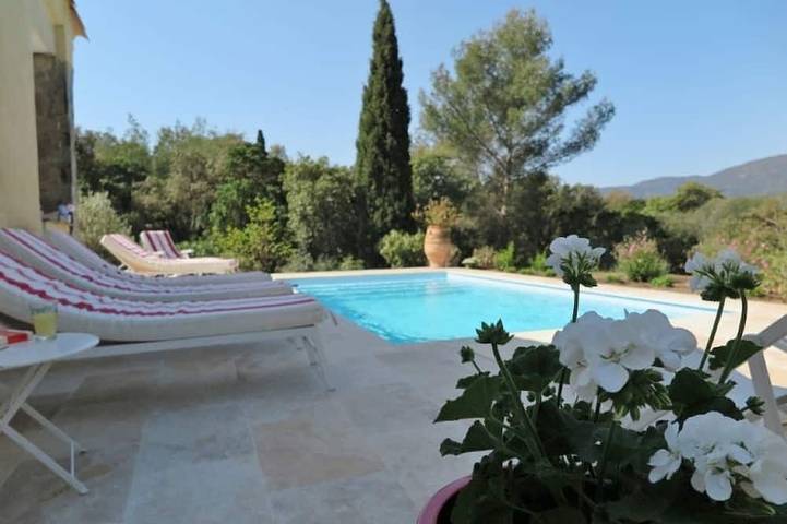 Ferienhaus für 6 Personen, mit Pool und Garten