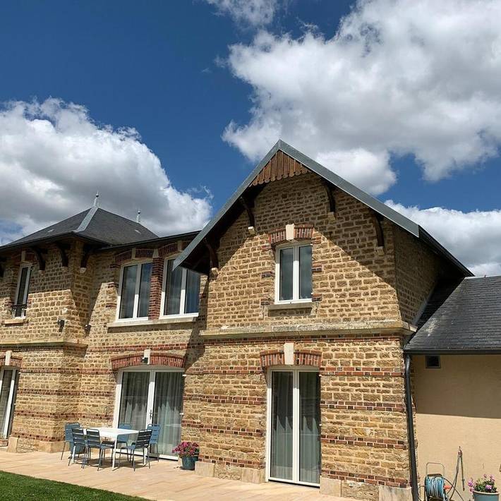 Location de vacances pour 6 personnes, avec vue ainsi que piscine et jardin à Ligny-le-Châtel - 2