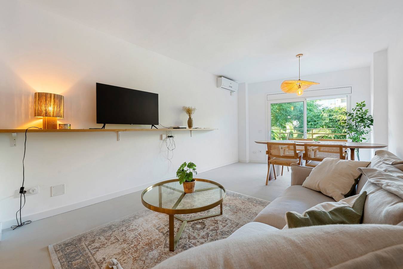Apartamento entero, Apartamento 'Cambrils Front De Mer' con piscina compartida, terraza y aire acondicionado in Vilafortuny, Cambrils