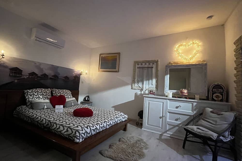 Entire apartment, Aux Cœur de la Provence aux Portes de la Camargue in Tarascon, Arles region