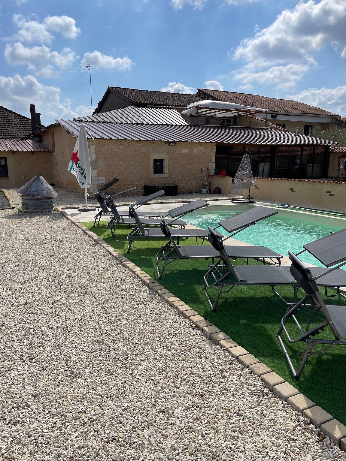 Ferienhaus 'L’alambic' mit privatem Pool, Terrasse und Wlan in Guizengeard, Charente