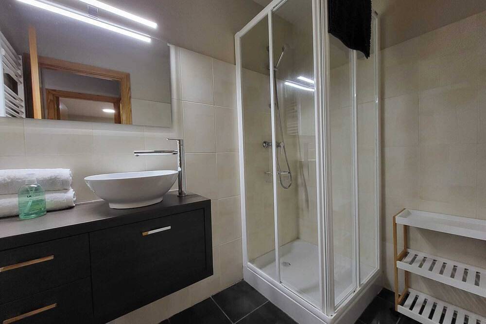 Entire apartment, Apartment with Beautiful Views in Osseja in Osséja, Parc naturel régional des Pyrénées catalanes