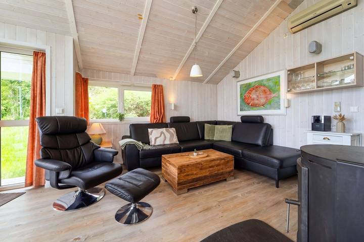 Ferienhaus für 6 Personen, mit Whirlpool und Terrasse sowie Garten und Sauna in Priwall