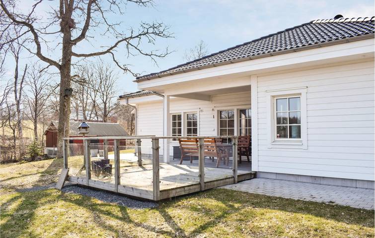 Hus för 5 Personer med trädgård in Kronobergs