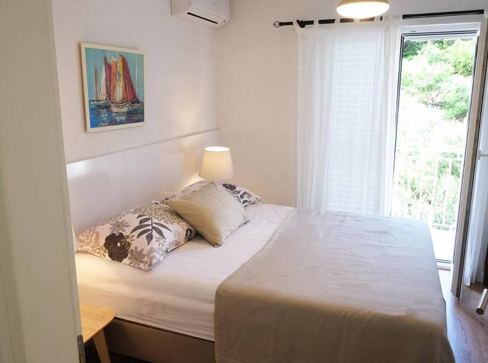 Ferienwohnung für 4 Personen, mit Ausblick und Garten, kinderfreundlich in Krvavica - 2