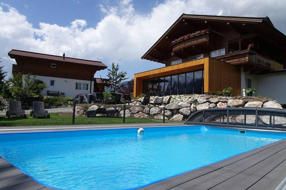 Ganze Wohnung, Feriendorf-Wallenburg / 4-person holiday apartment with balcony in Fieberbrunn, Bezirk Kitzbühel