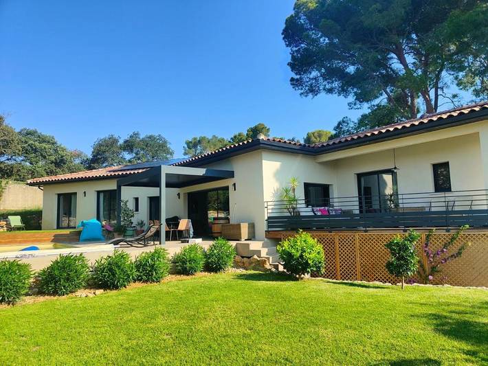 Location de vacances pour 8 personnes, avec jardin et piscine à Cournonsec - 2