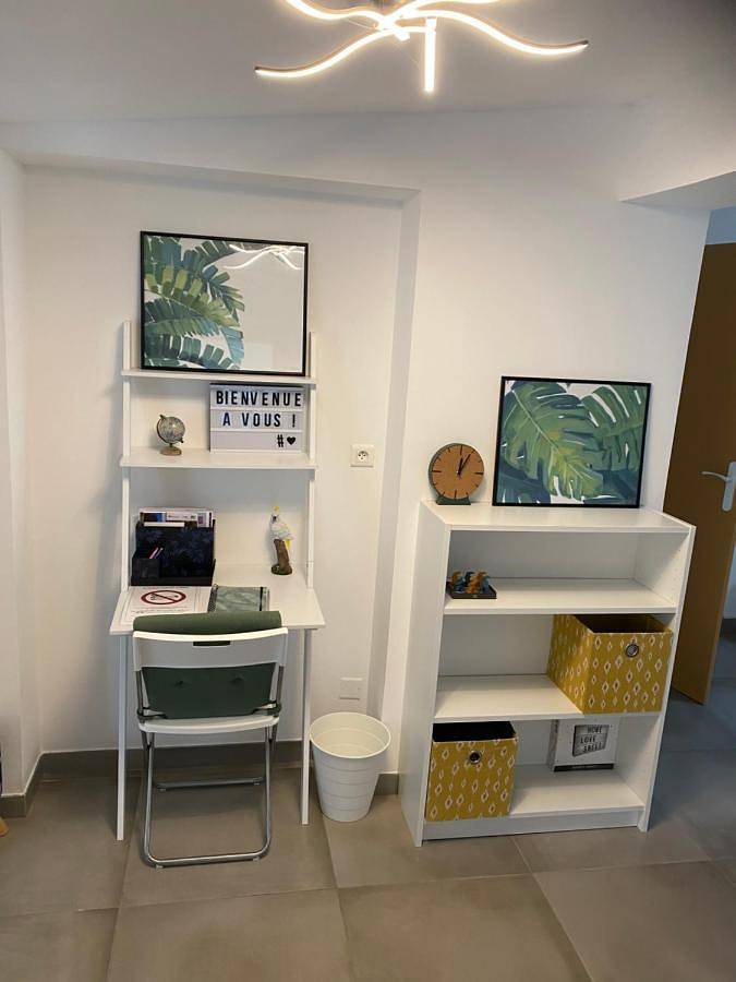 Appartement entier, One-Bedroom Apartment in Istres, Côte méditerranéenne (France)