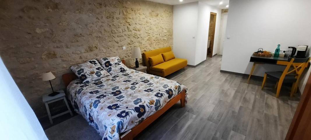 Chambre d’hôte pour 4 personnes, avec Terrasse ainsi que Jardin et Vue à Chemillé-sur-Indrois
