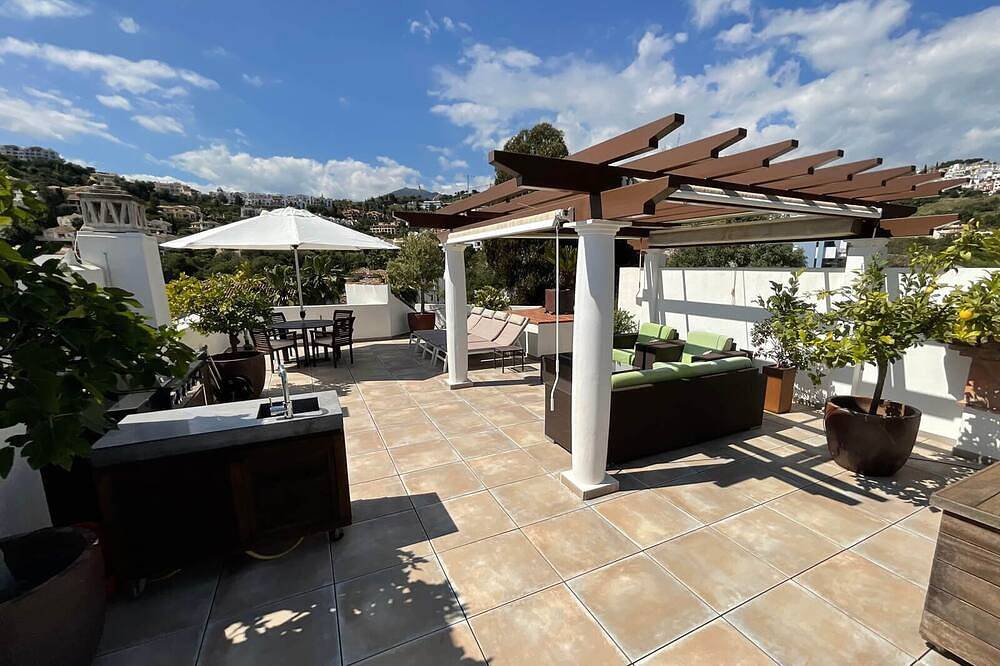 Apartamento entero, Precioso ático cerca de Marbella Los Arqueros Golf in Los Arqueros Golf and Country Club, Benahavís