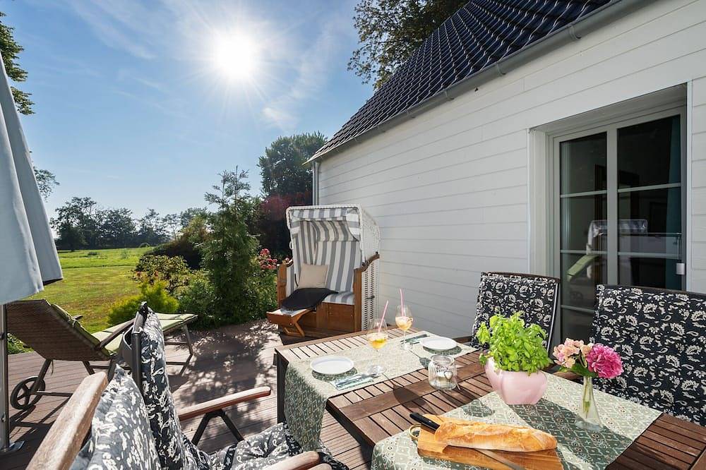 Ganze Wohnung, \"Kaminzimmer\", Ferienwohnung im Herrenhaus, Wlan frei,  72qm, 2-(4) Pers. in Vitzdorf, Fehmarn