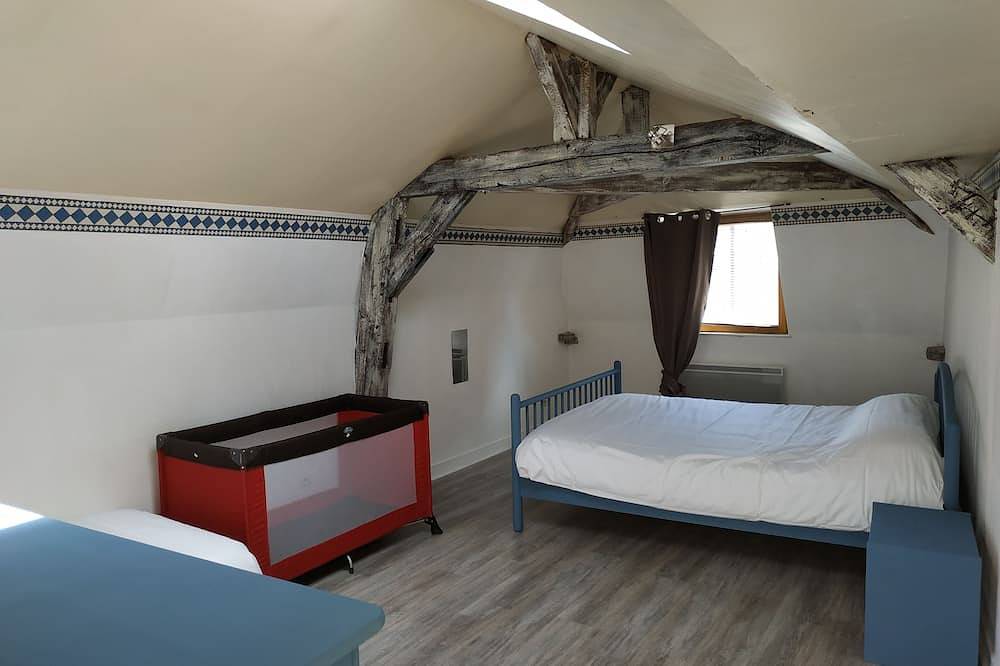 Maison Ancienne Entière Meublée in Chinon, Loire-Tal