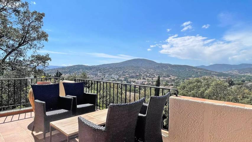 Location de vacances pour 10 personnes, avec jardin et piscine, animaux acceptés à Sainte-Maxime - 4