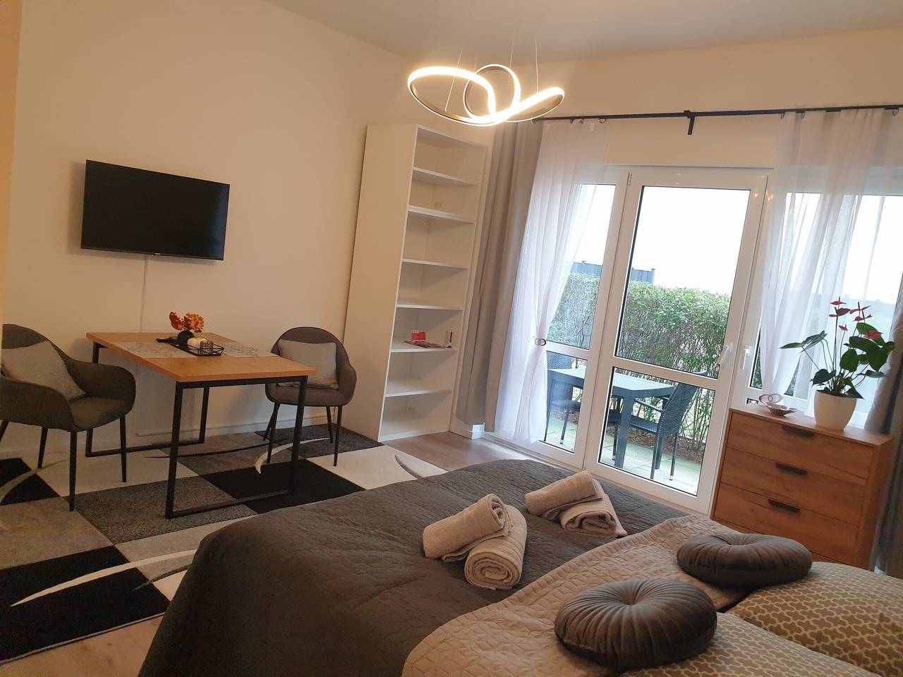 Ganze Wohnung, Ferienwohnung Jurga" mit privater Terrasse und Wlan in Pirna, Elbsandsteingebirge