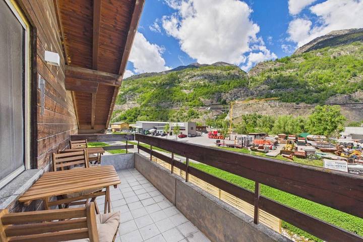 Gîte pour 8 personnes, avec terrasse et jardin dans Brigue