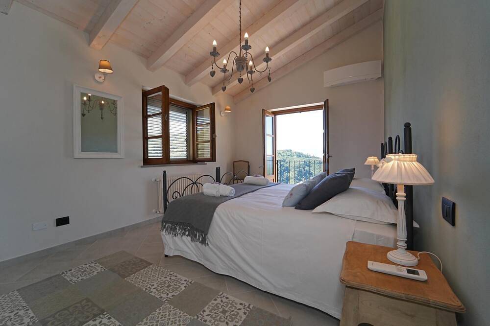 Villa Vittoria 8 Pax in Licciana Nardi, Val di Magra