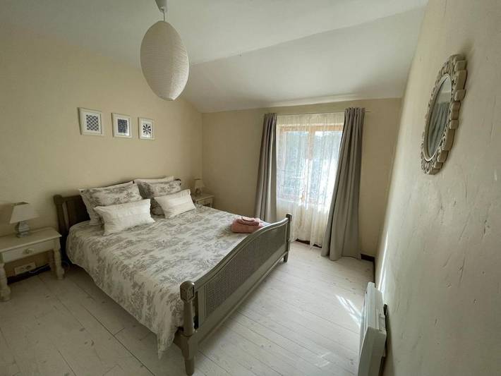 Location de vacances pour 8 personnes, avec jardin ainsi que piscine et vue à Teuillac - 2