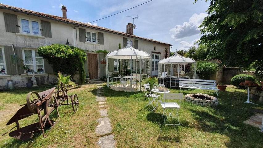 Gîte pour 4 personnes, avec Jacuzzi et Terrasse ainsi que Jardin et Vue à Hanc