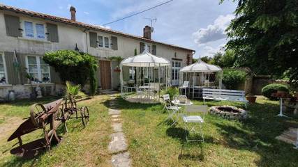 Cottage pour 4 personnes, avec jacuzzi et jardin à Hanc
