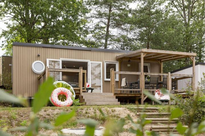 Camping pour 6 personnes, avec jardin ainsi que terrasse et piscine, animaux acceptés dans le Loir-et-Cher