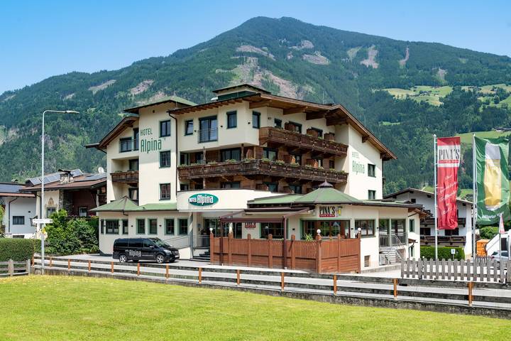 Ferienhaus für 3 Personen, mit Balkon und Terrasse sowie Whirlpool und Garten in Ried im Zillertal