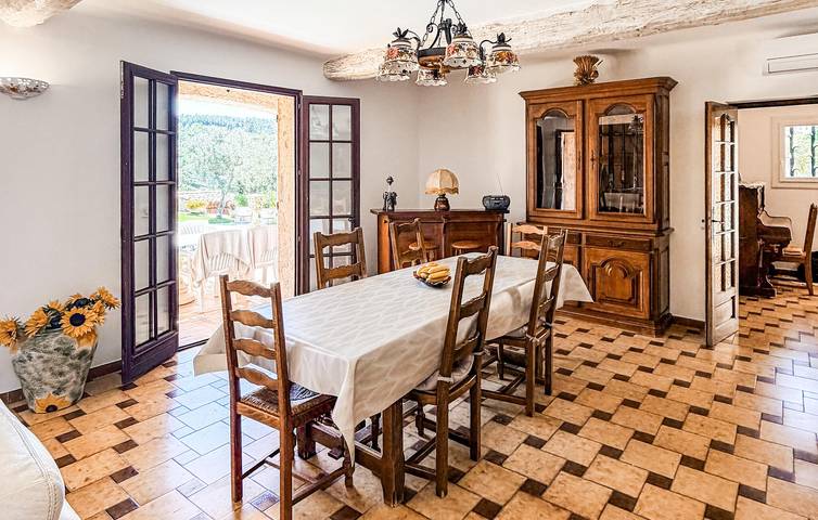 Location de vacances pour 6 personnes, avec terrasse ainsi que piscine et jardin à Cabasse - 4