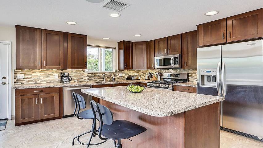 Vacation rental for 8 people, with hot tub and yard in Palm Springs