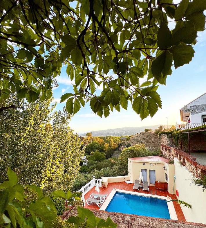 Apartamento para 2 personas, con vistas además de jardín y piscina, Se admiten mascotas en Ronda