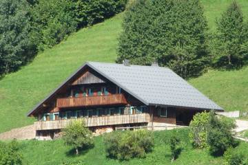 Chalet pour 15 personnes, avec jardin et balcon à Abondance