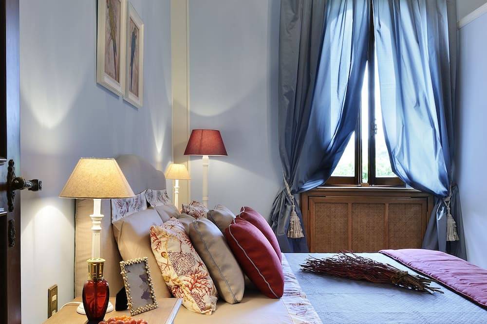 Villa surrounded by greenery with swimming pool, a few kilometers from the center in Pistoia, Pistoia Province